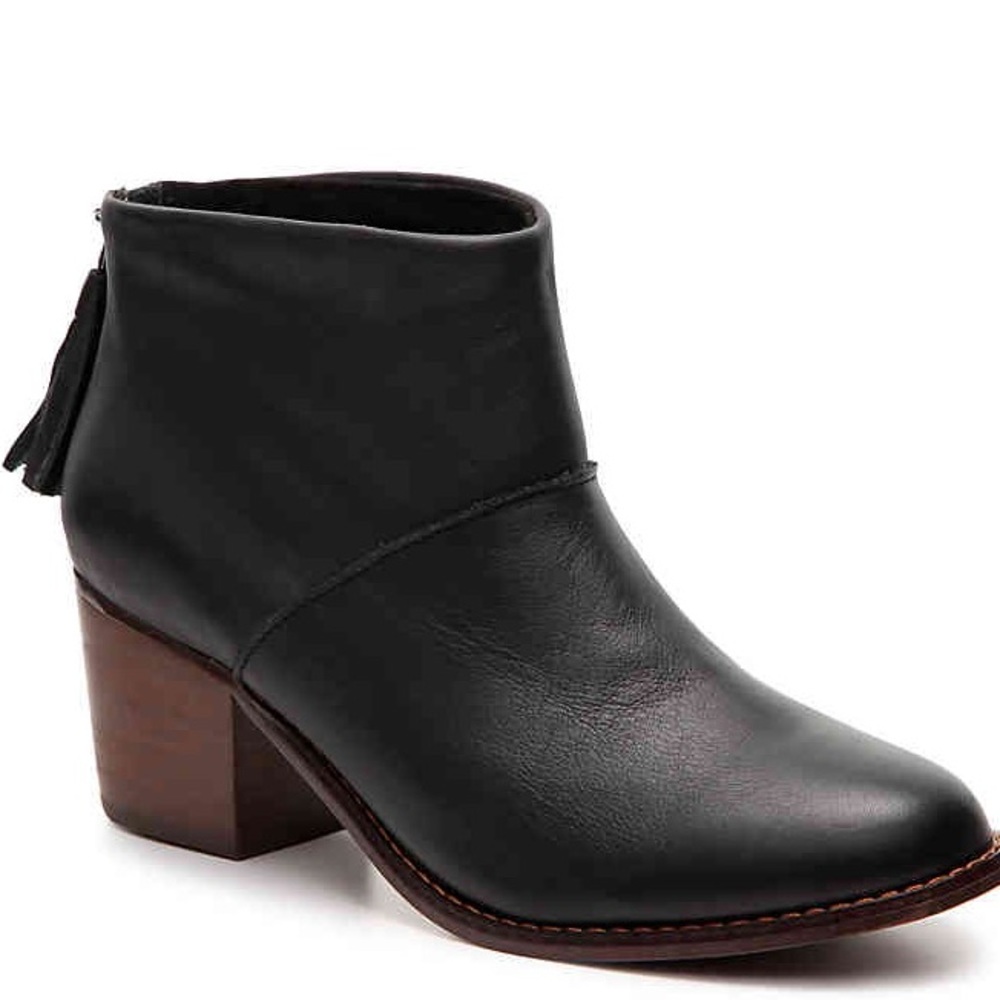 NWT Black Leather Tom’s Leila Booties in 6